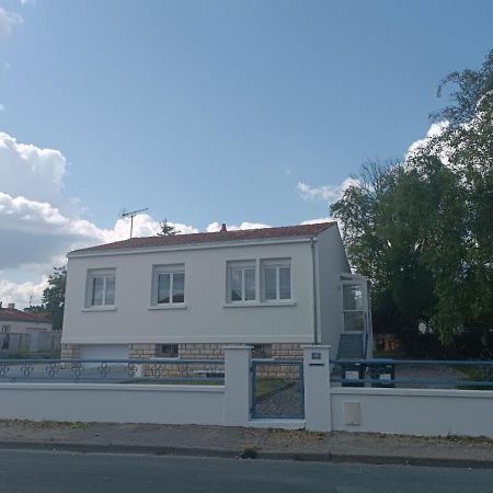 Charmante Maison Entre Mer Et Campagne La Jarrie Екстериор снимка